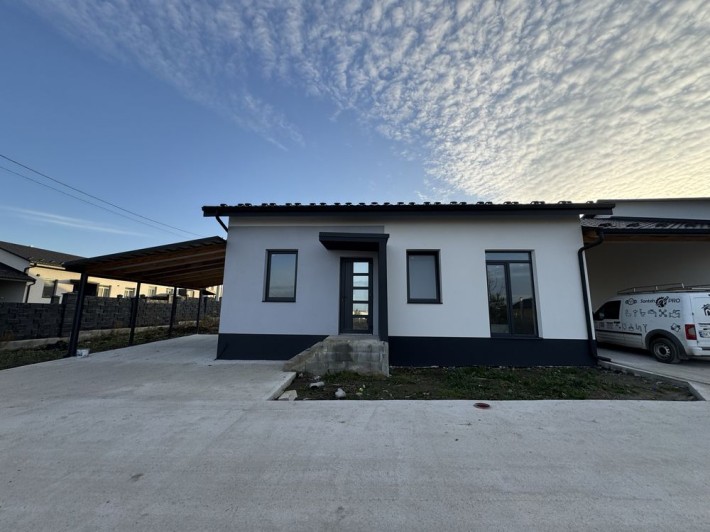 Продам будинок з паркомісцем та внутрішніми роботами+ділянка 3 сот - фото 1