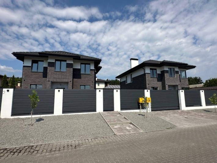 Будинок 155 м2 в Стоянці 2  в закритому КМ, на новій, вулиці. ГАЗ! - фото 1