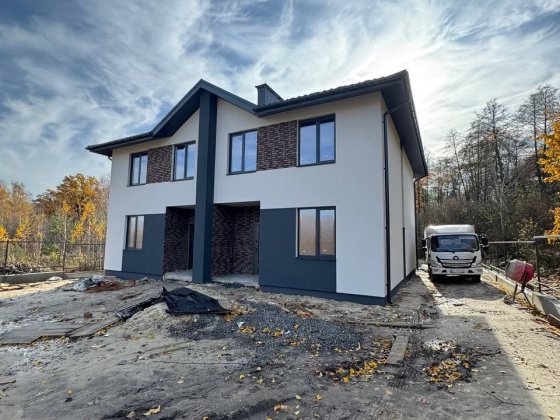 Продаж чудового якісного  дуплекса поруч з лісом зручний виїзд у Київ Ирпень