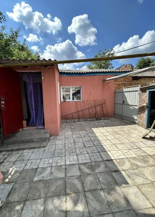 Продаж невеликоі частини зі своїми городом в районі Автовокзалу. - фото 1