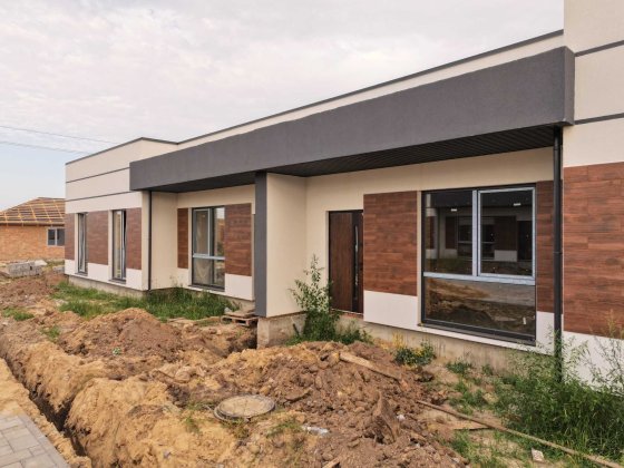 Продам котедж 43000$ (акційна ціна) в Рівному, з ділянкою, вже готовий Рівне