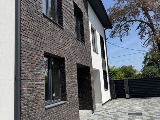 Продаж таунхауса з цегли, центральна комунікації,  газ! Біля парку! Ірпінь