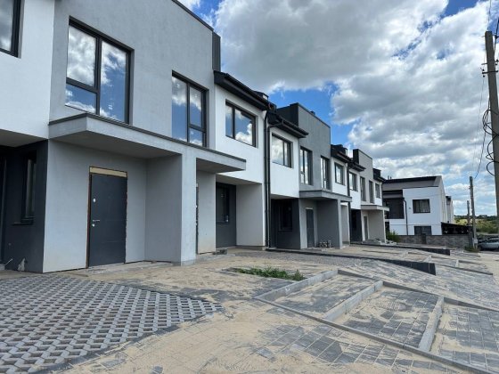 Продам таунхаус в м. Рівному, р-н Щасливе. Рівне