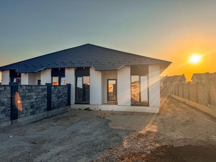 Сучасний котедж . Площа 97 м2 власна ділянка 5 сот. - фото 1