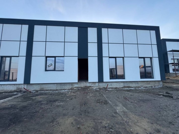 Продам котедж з міськими мережами та парканом - фото 1