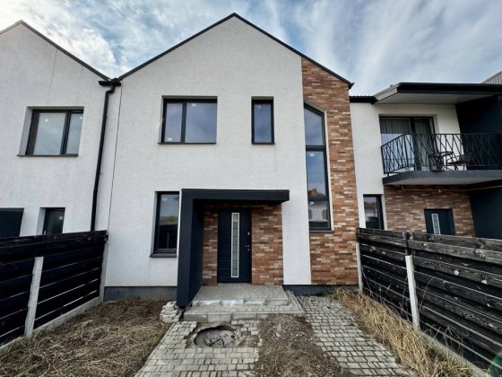 Продаж котедж на Щасливому два поверхи з ділянкою Ровно