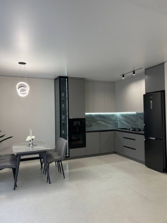 Продаж котеджу з готовим ремонтом на Макарова! Міські комунікації! - фото 1