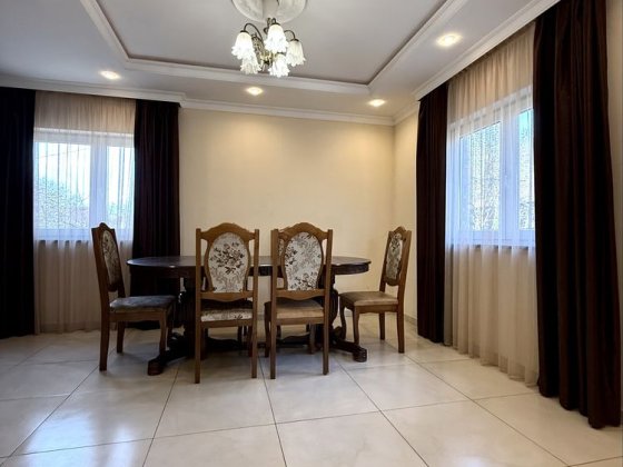 Продам Будинок з ремонтом, 7 соток, 220м2 Черновцы