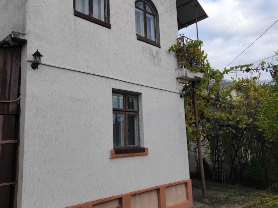 Будинок з земельною ділянкою Чернівці