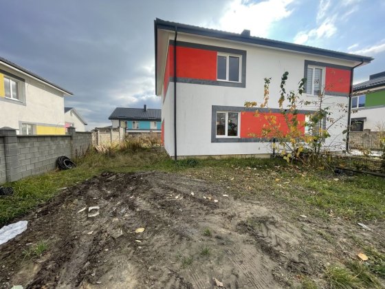 Котедж-двоян в заселеному масиві