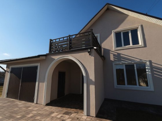 Породам 2 поверховий будинок з ремонтом та техінкою Черновцы