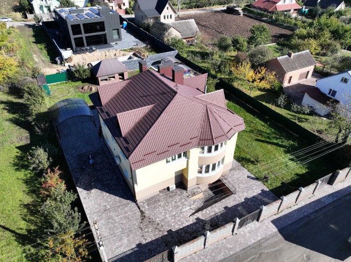 Продам просторий будинок 230м² з великою ділянкою 16 соток, с. Корнин - фото 1