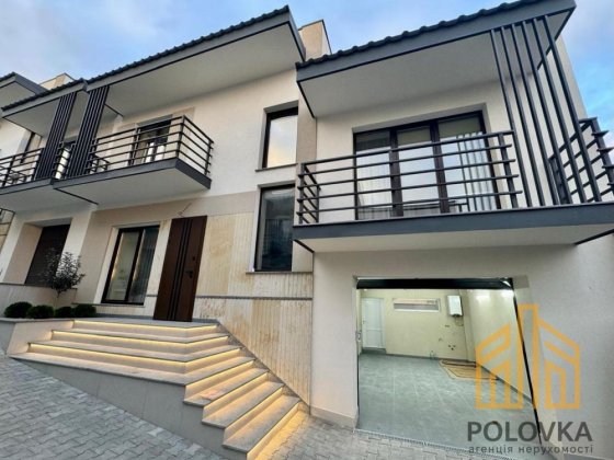 БЕЗ КОМІСІЇ Продаж 3-кімнатного таунхаусу з гаражем у центрі міста Ужгород