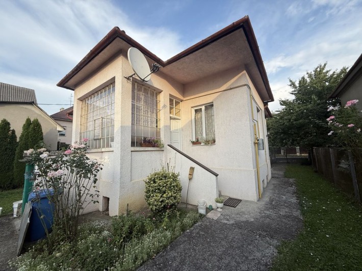 Будинок в центрі. Під житло або комерцію. - фото 1