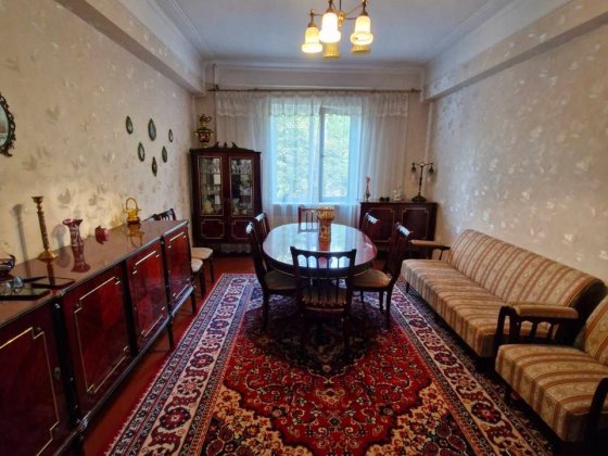 Продаж 3-х кімнатної квартири. 20-й квартал. Сталінка. Автономка.