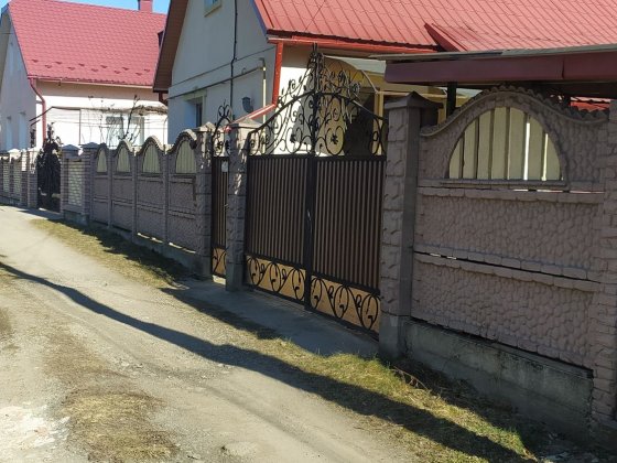 Приватний будинок, цегляний Чернівці