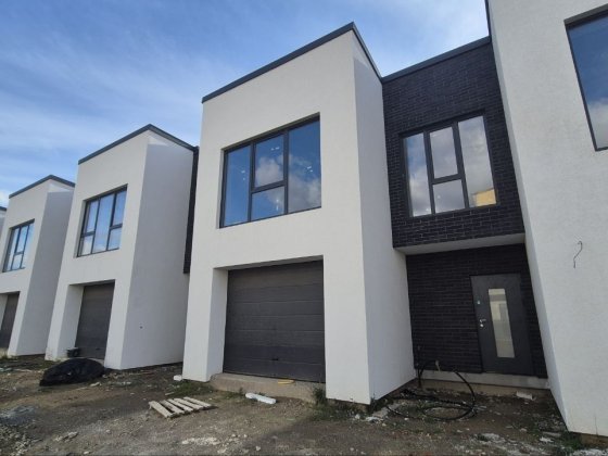 Таун від власника з гаражем будинок нерухомість Чернівці