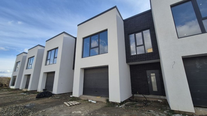 Таун від власника з гаражем будинок нерухомість - фото 1