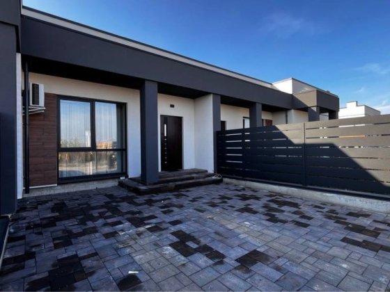 Продам котедж р-н Льонокомьінату вул.Успішна Рівне