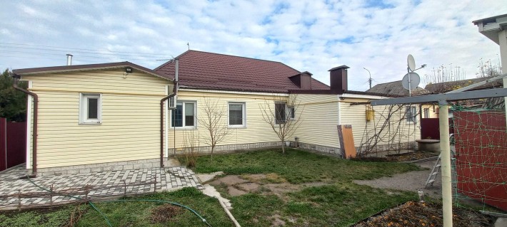 Добротний будинок 120м2, ділянка 9 соток р-н "Манеж" - фото 1