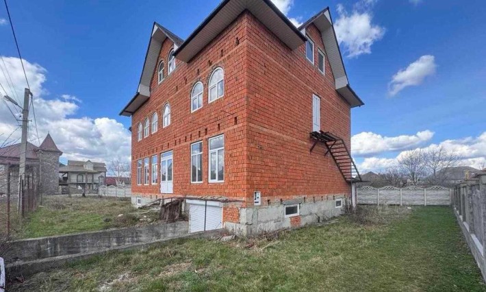 Будинок 2-пов. з мансардою, 400 м.кв., ділянка 8 сот., Новий Киселів - фото 1