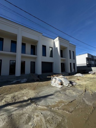 Продаж таунхаусу / Район вул. Осипенка - фото 1