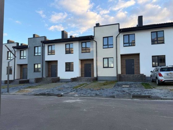 Продам гарний котедж біля Епіцентру Ровно