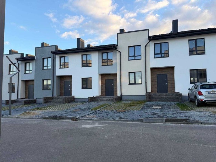 Продам гарний котедж біля Епіцентру - фото 1