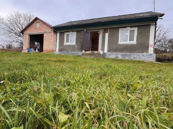 Продається старенький будиночок на вул. Стефаніка Чернівці