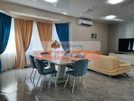 Сучасний будинок з новим ремонтом та оздобленням!!! Киев