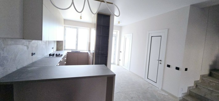 Таунхаус з ремонтом та меблями. ЄОселя - фото 1