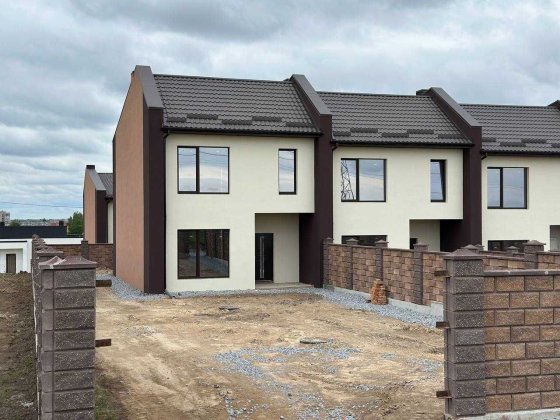 Продаж котеджів біля Авторинку Ровно