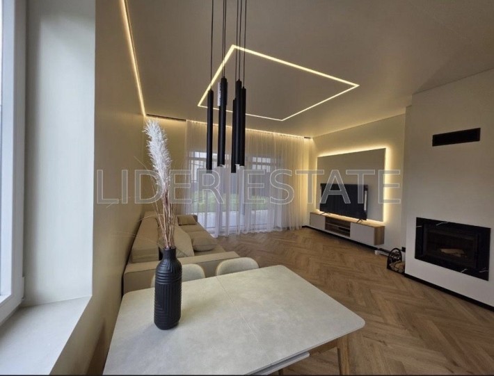 Вишуканий будинок в елітному районі! - фото 1