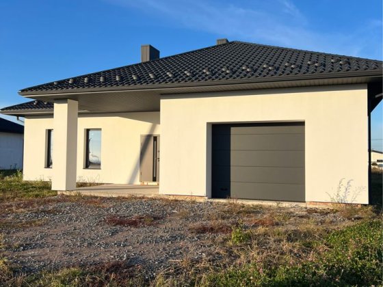 4-кімнатний окремий будинок біля зоопарку!міські комунікації, є газ!!! Ровно