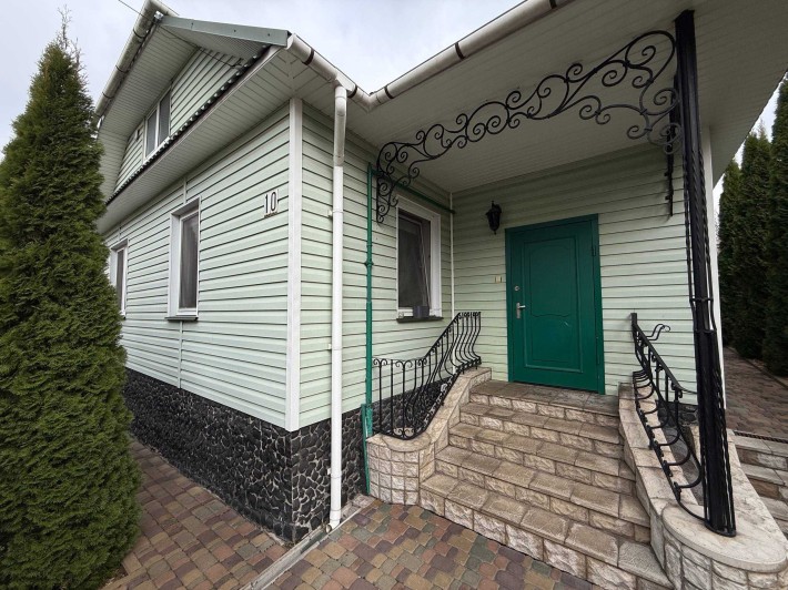 Продам затишний 1 поверховий будинок з гаражем, в центі міста. - фото 1