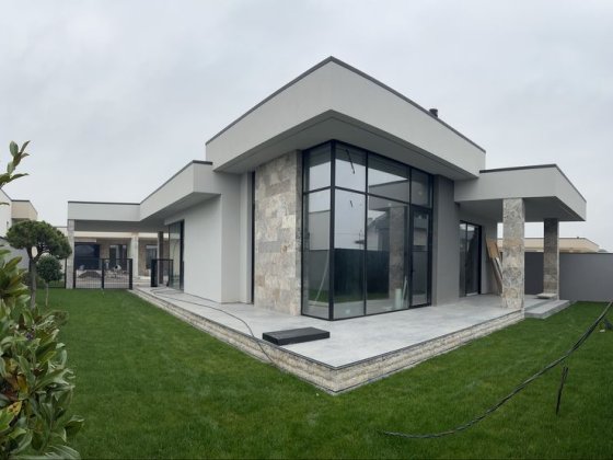 Будинок в Ужгороді 3 спальні, 5 соток, котеджне містечко ROCK GARDEN Ужгород