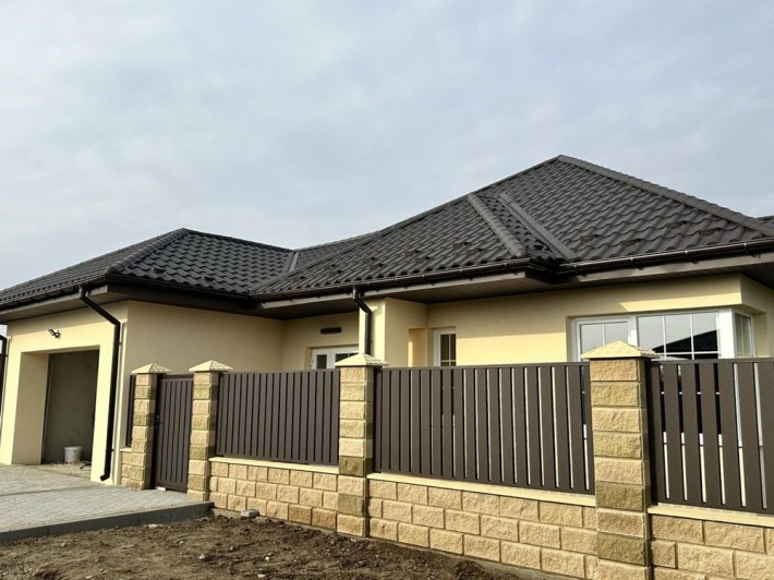 Продаж чорнового 3 кмн. будинку м.Ужгород п-н Садовий - фото 1