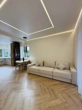 Сучасний будинок біля лісу - фото 1