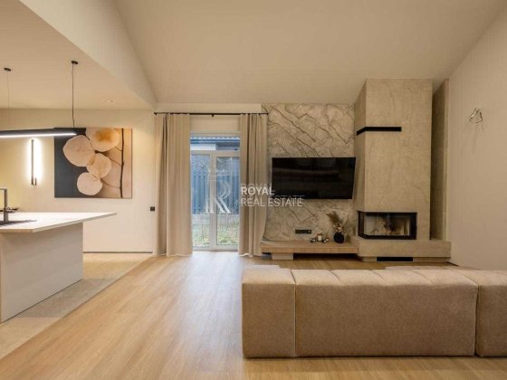 Продаж будинку з ремонтом Київ  120 м2 6 сот 10 хв від м. Берестейська Киев