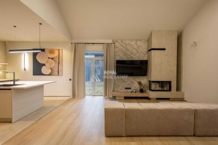 Продаж будинку з ремонтом Київ  120 м2 6 сот 10 хв від м. Берестейська - фото 1