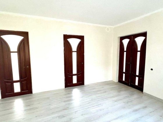 Будинок ремонт 4 кімнати газ світло 5 соток Ближнє старе місто Винница