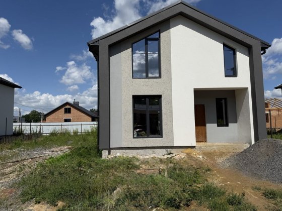 Продаж двоповерхового будинку в чистовому стані. Винница