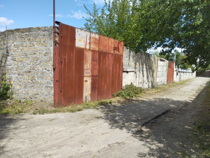 Кутова ділянка, ділиться на три, Спортивна 12, Радужний, "Приозерне". - фото 1