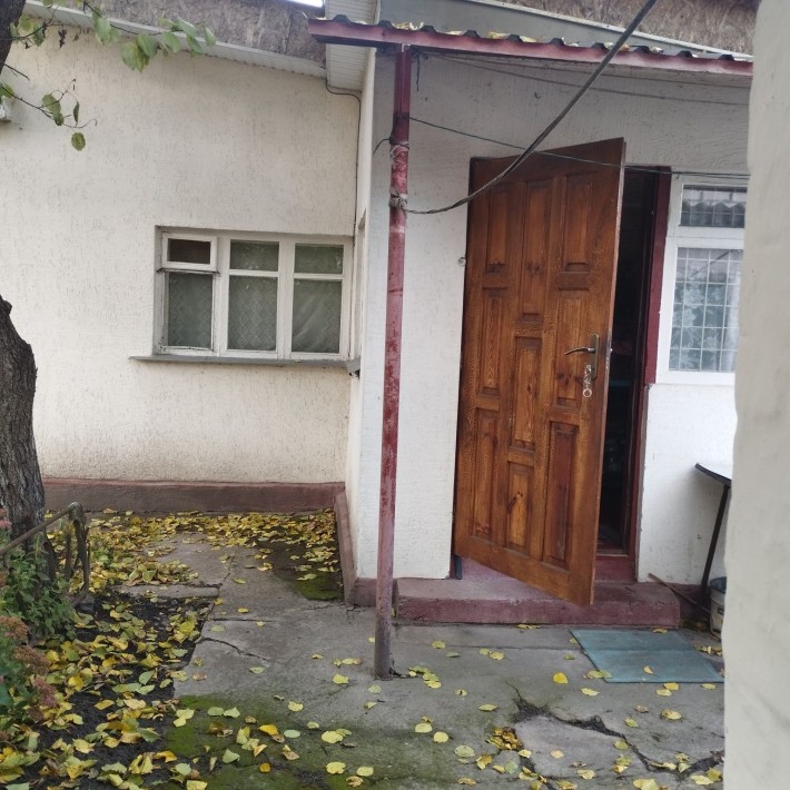 Частина будинку в Центрі міста з окремим двором - фото 1