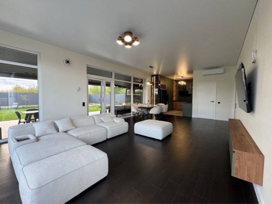 Продаж ьудинку з якісним дизайнерським ремонтом в садовому районі Ужгород