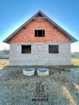 Поруч з «Золотою горою» в Барвінку продається будинок (недобудова) - фото 1