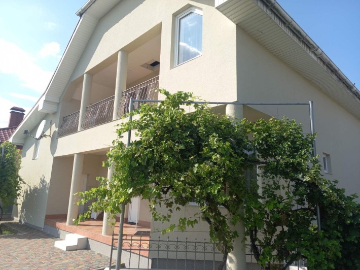 Продається добротний будинок на околиці Ужгорода - фото 1