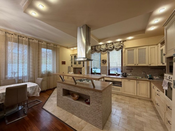 Продаж просторогу будинку М.Ужгород - фото 1