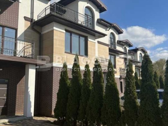 Дровняка Никифора 3 Б. Продаж таунхауса на березі р. Десна Киев