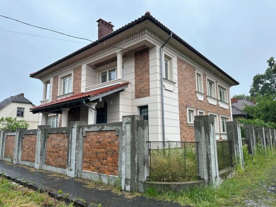 Продаж будинку в престижному р-н/ пл. Лаборця Ужгород